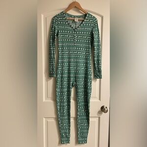 PINK Victoria's Secret Garnet Green Christmas Print Thermal Onesie